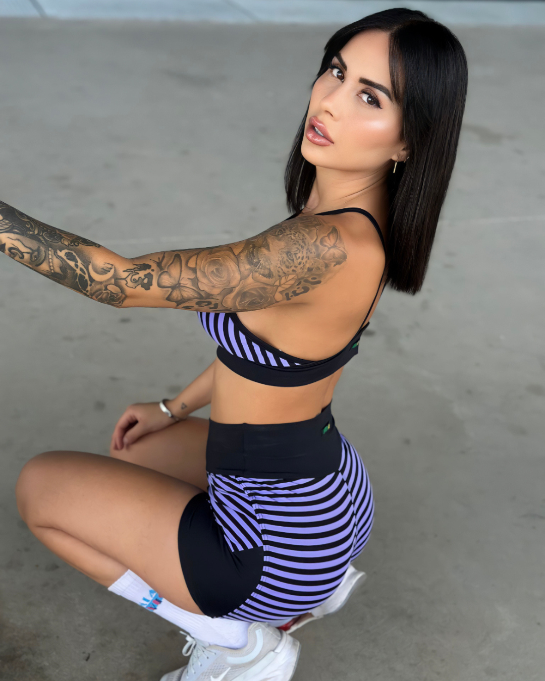 SET CORTO LISTRAS MORADO NEGRO