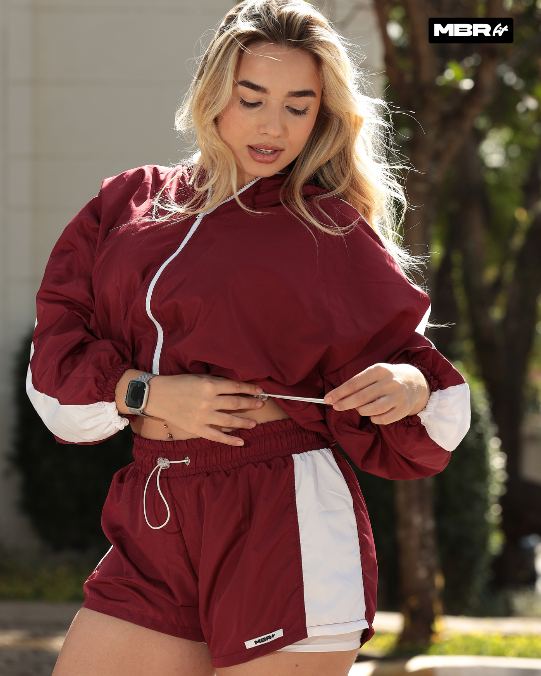 CHAQUETA RUN CORTA VIENTO CEREZA