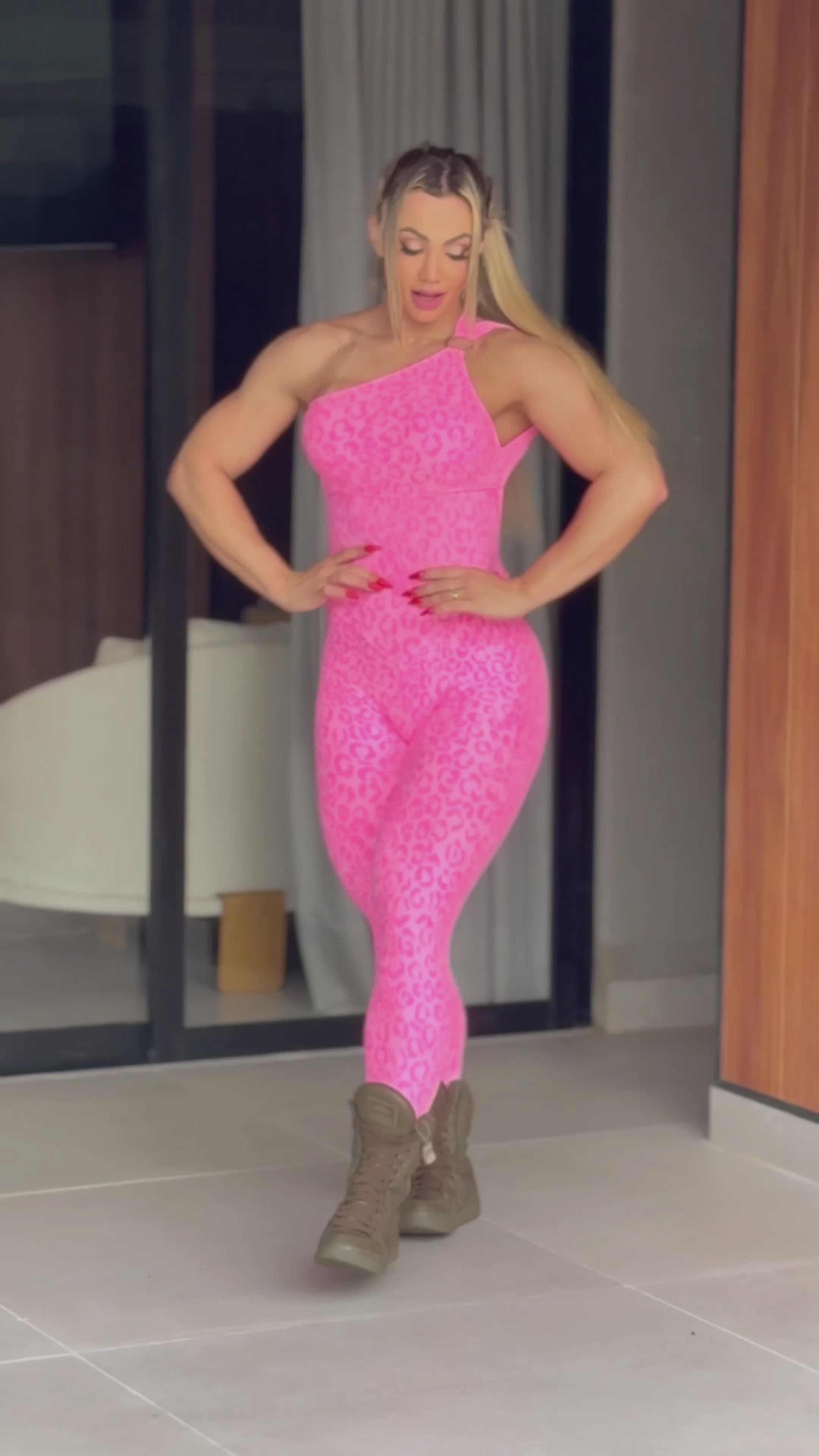 MONO LARGO HOMBRO ARGOLA ONÇA PINK (fruncido)