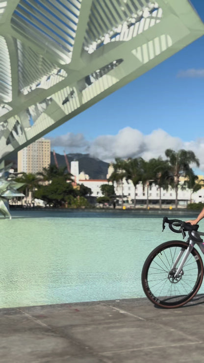 MONO CORTO BROCADO ELASTICO NEGRO Y VERDE (fruncido)